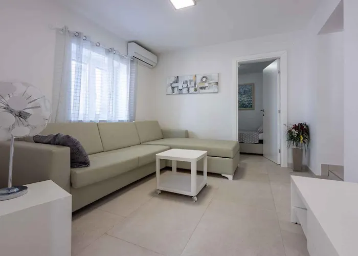 In Crikvenica 45902 דירה